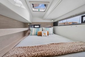 bed, Leopard 43 PowerCat, trawler for sale