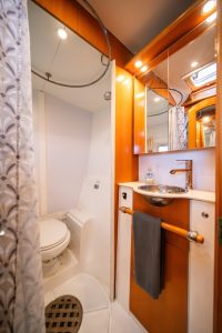 bath, Lagoon 500, catamaran for sale