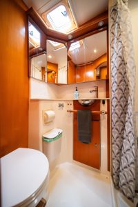 bath, Lagoon 500, catamaran for sale