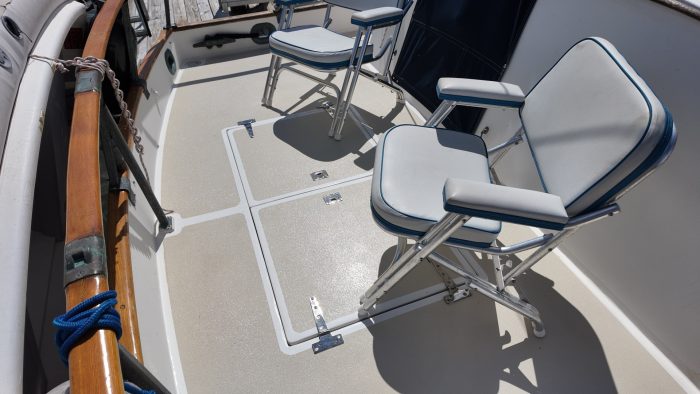 deck, Grand Banks 42 Classic, trawler for sale