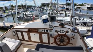 helm, Grand Banks 42 Classic, trawler for sale