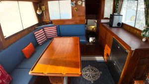 salon, Grand Banks 42 Classic, trawler for sale