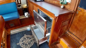 interior, Grand Banks 42 Classic, trawler for sale