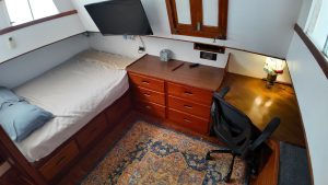 bed, Grand Banks 42 Classic, trawler for sale