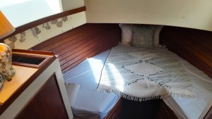 bed, Grand Banks 42 Classic, trawler for sale