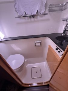 bath, Privilege 495, catamaran for sale