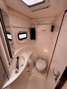 bath, Leopard 44, catamaran for sale