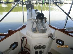 helm, Grand Banks 46 Classic, trawler for sale