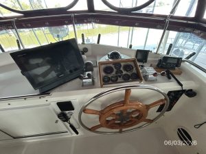helm, Grand Banks 46 Classic, trawler for sale