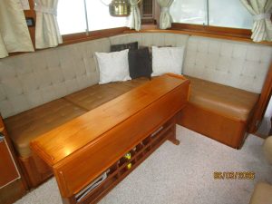 salon, Grand Banks 46 Classic, trawler for sale