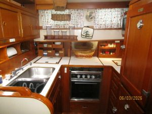 salon, Grand Banks 46 Classic, trawler for sale