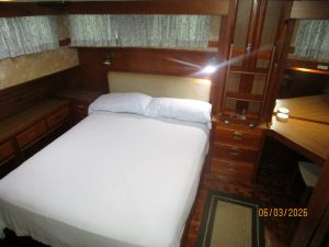 bed, Grand Banks 46 Classic, trawler for sale