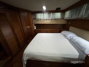 bed, Grand Banks 46 Classic, trawler for sale