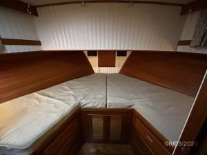 bed, Grand Banks 46 Classic, trawler for sale