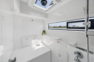 bath, Lagoon 38, catamaran for sale