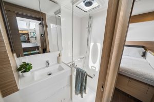 bath, Lagoon 38, catamaran for sale