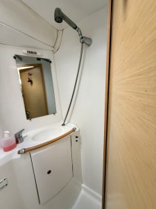 bath, Lagoon 380, catamaran for sale
