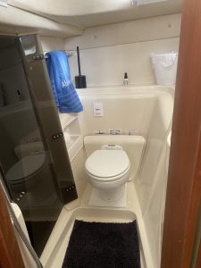 bath, Gemini 105, catamaran for sale