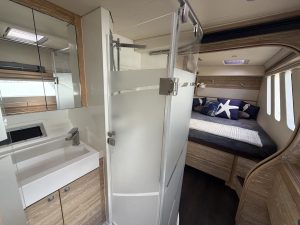 bath, Xquisite X5, catamaran for sale