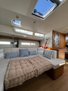 bed, Jeanneau 490, sailboat for sale