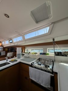 interior, Jeanneau 490, sailboat for sale