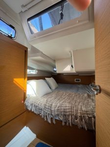 bed, Jeanneau 490, sailboat for sale