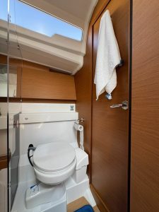 bath, Jeanneau 490, sailboat for sale