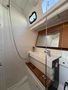 bath, Jeanneau 490, sailboat for sale