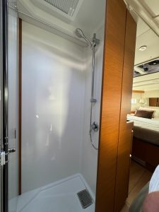 bath, Jeanneau 490, sailboat for sale