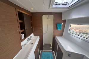 bath, Lagoon 42, catamaran for sale