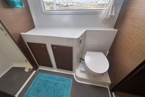 bath, Lagoon 42, catamaran for sale