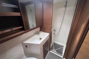 bath, Lagoon 42, catamaran for sale