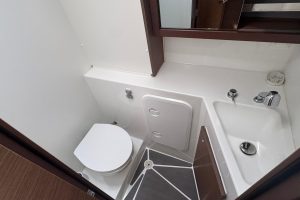 bath, Lagoon 42, catamaran for sale