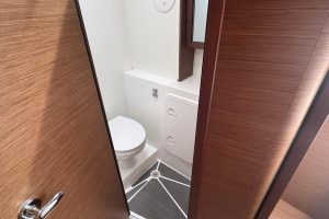 bath, Lagoon 42, catamaran for sale