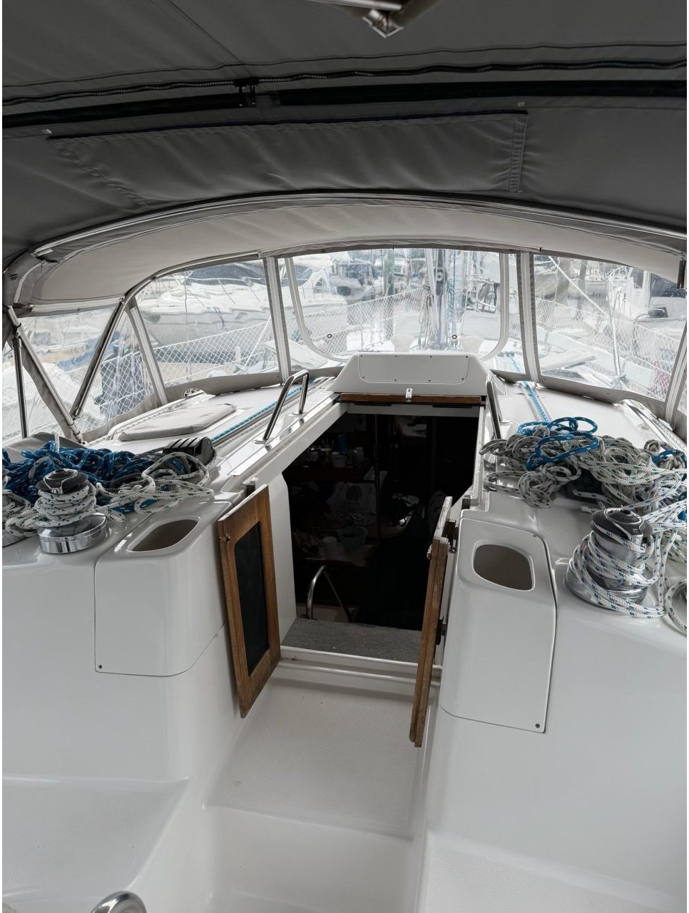cockpit, Hunter, sailboat for sale