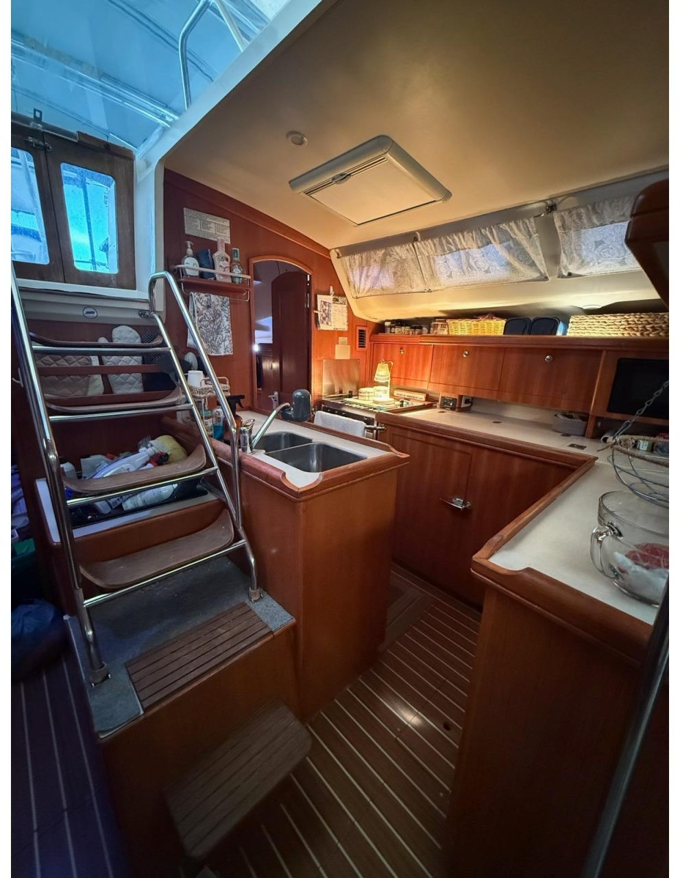 interior, Hunter, sailboat for sale