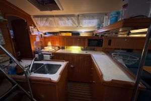 interior, Hunter, sailboat for sale