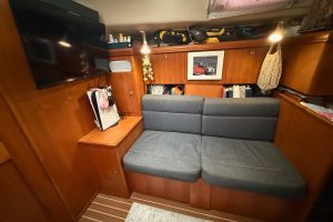 salon, Hunter, sailboat for sale