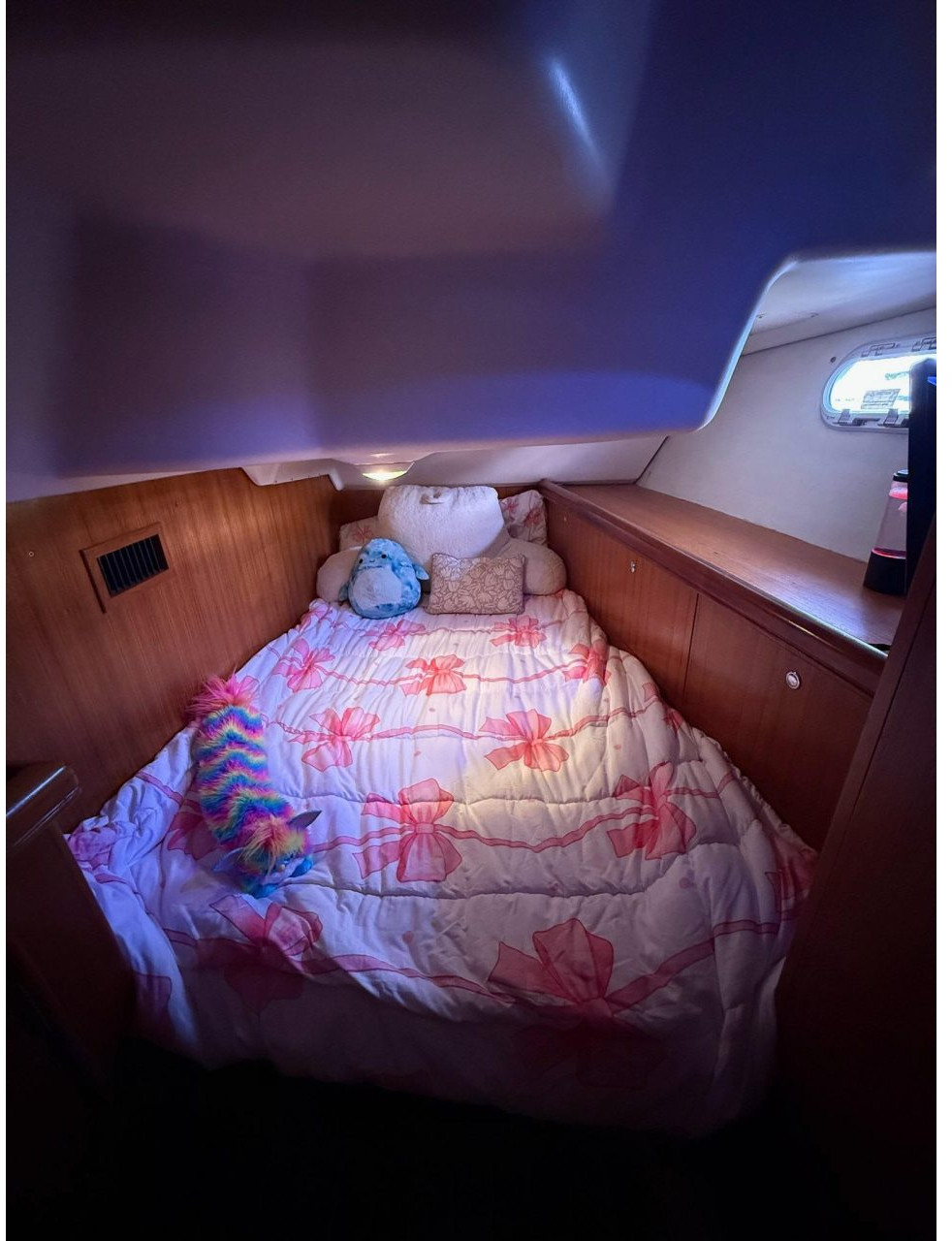 bed, Hunter, sailboat for sale