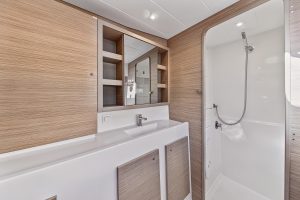 bath, Lagoon 42, catamaran for sale