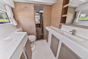 bath, Lagoon 42, catamaran for sale
