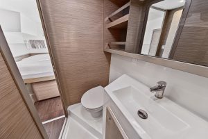 bath, Lagoon 42, catamaran for sale
