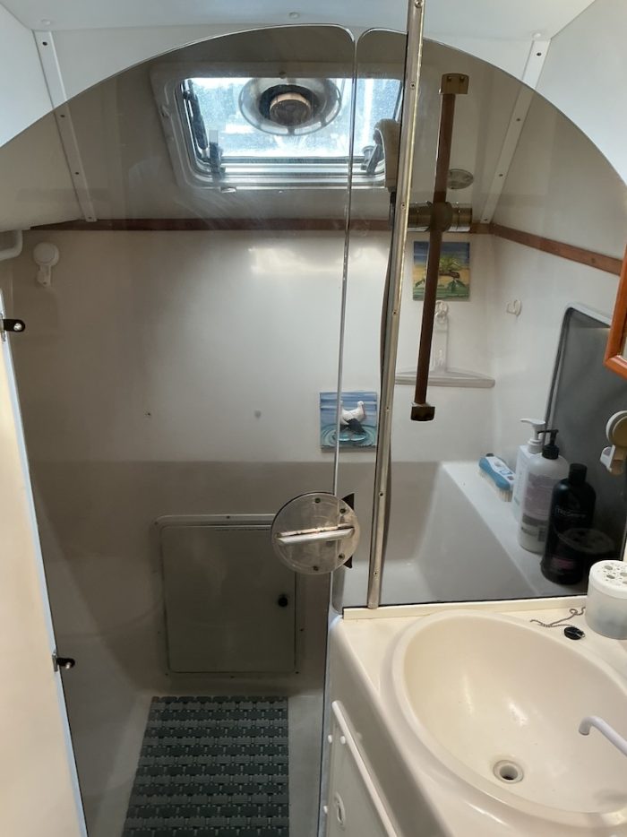 bath, PDQ 36, catamaran for sale