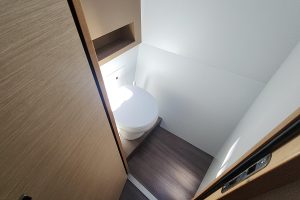 bath, FP 40 Lucia, catamaran for sale