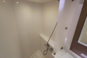 bath, FP 40 Lucia, catamaran for sale