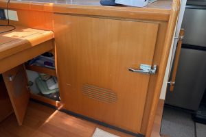 interior, Lagoon 440, catamaran for sale