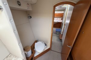 bath, Lagoon 440, catamaran for sale