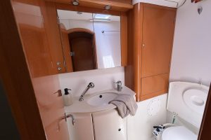 bath, Lagoon 440, catamaran for sale