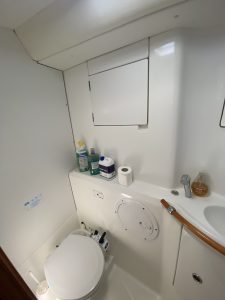 bath, Lagoon 380, catamaran for sale