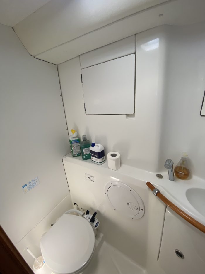 bath, Lagoon 380, catamaran for sale